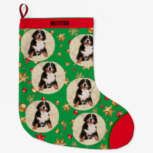 Foto des Hundes als Wiederholungszirkel, um den Na Großer Weihnachtsstrumpf
