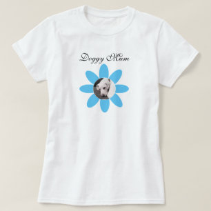 Foto des Niedlichen Hundes auf der Hübschen blauen T-Shirt