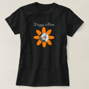 Foto des Niedlichen Hundes auf der Hübschen orange T-Shirt