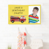 Foto des Rotfeuerwagens Gelbes Kind Banner (Insitu)