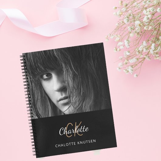 Foto des Sketchbuchs Schwarz-weiß Notizblock