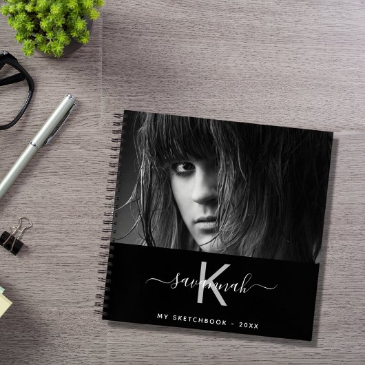 Foto des Sketchbuchs Schwarz-weiß Notizblock