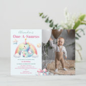 Foto Dinosaur 1. Geburtstag Farblich Niedlich Einladung (Stehend Vorderseite)