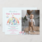 Foto Dinosaur 1. Geburtstag Farblich Niedlich Einladung (Vorne/Hinten)
