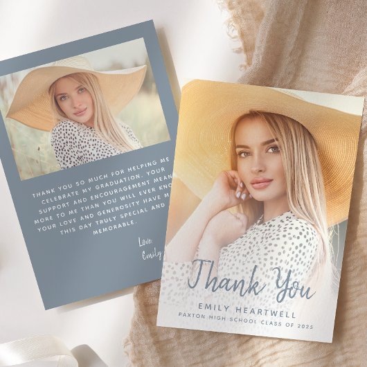 Foto Dusty Blue Script Abschluss Vielen Dank Einladung