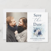 Foto Dusty Blue und Navy Floral Elegante Hochzeit Save The Date (Vorderseite)