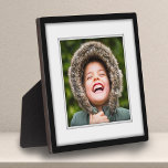 Foto-Ebene mit Standvorlage schattierter Einlage Fotoplatte<br><div class="desc">Personalisiertes quadratisches Foto-Portrait mit schwarzem Rahmen und weißem,  schattigem Inlay. Enthält eingebaute Standfläche hinten.</div>
