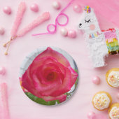 Foto einer auf einer Papiertafel nahen Rose Pappteller (Party)
