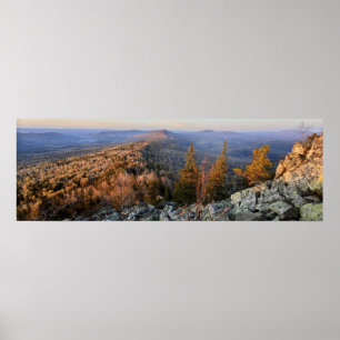 Foto eines bergigen Herbstwaldes, Berge, p Poster