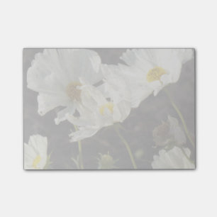 Foto eines Blumen-Betts von Weiß und von Post-it Klebezettel