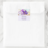 Foto eines Hübschen Lila Frühlings Crocus Candle B Quadratischer Aufkleber (Tasche)