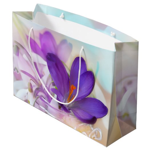 Foto eines Hübschen Lila Frühlingskrokus Große Geschenktüte (Rückseite Schrägansicht)