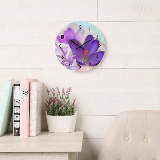 Foto eines Hübschen Lila Frühlingskrokus Große Wanduhr (Lesesaal)