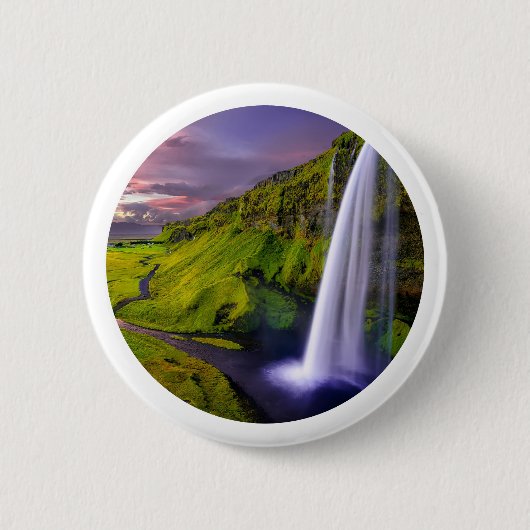 Foto eines isländischen Wasserfalls in grüner Natu Button (Vorderseite)