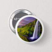 Foto eines isländischen Wasserfalls in grüner Natu Button (Vorne & Hinten)