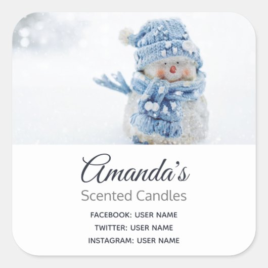 Foto eines Niedlichen Snowmanns im Wintergeschäft Quadratischer Aufkleber (Vorderseite)