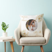 Foto Elegant Gold White Floral Monogram Wedding Kissen (Stuhl )