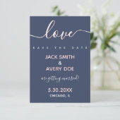 Foto Elegant & Moderne Liebe Script Navy & Blush Save The Date (Stehend Vorderseite)