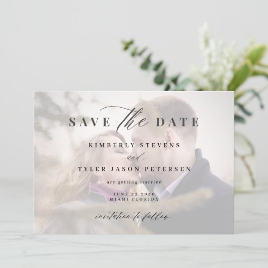 Foto elegante Drehbuch einfache moderne Hochzeit Save The Date (Stehend Vorderseite)