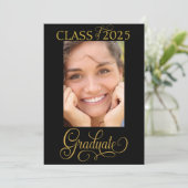 Foto Elegante Script Graduate Ankündigung (Stehend Vorderseite)