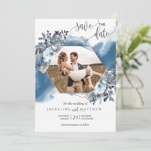 Foto Elegantes geometrisches blaues Wasser Save The Date (Stehend Vorderseite)