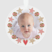 Foto First Christmas Gingerbread Girl Baby Red Ornament (Rückseite)