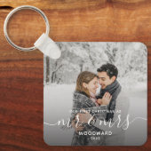 Foto First Christmas Verheiratet White Script Schlüsselanhänger (Vorderseite)
