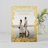 Foto Floral Botanisch Moderne Save the Date Gold Folieneinladung (Stehend vorne)