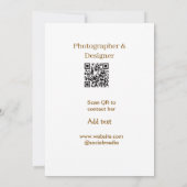 Foto-Fotograf-Designer scannt QR-Code Geschäft Einladung (Rückseite)