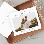 Foto für Budgetskripte Save the Date<br><div class="desc">Ein elegantes Skript-Foto Save the Date mit horizontalem Foto und minimalem Text. Klicken Sie auf Bearbeiten,  um dieses Design anzupassen.</div>