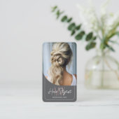 Foto für das Monogramm-Logo der Haarstylistin grau Visitenkarte (Stehend Vorderseite)