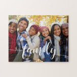 Foto für das Überlagern von Familienskripten Puzzle<br><div class="desc">Passen Sie dieses Foto-Rätsel mit einem beliebten,  horizontal oder landschaftsorientierten Foto an,  wobei "family" als Textüberlagerung in weißen Schriftzeichen übereinander platziert wird.</div>