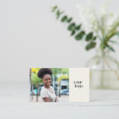 Foto für den QR-Code für moderne Logos Schwarzweiß Visitenkarte (Stehend Vorderseite)