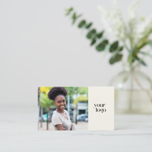 Foto für den QR-Code für moderne Logos Schwarzweiß Visitenkarte (Stehend Vorderseite)