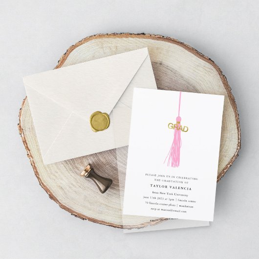 Foto für eine hellrosa Tassel-Graduation Einladung