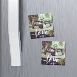 Foto für Liebe-Skriptüberlagerung Magnet<br><div class="desc">Teilen Sie sich ein beliebtes Foto für Tag,  Verlobung oder Hochzeit auf unseren quadratischen Magneten mit "Liebe" in modernem,  weißem,  handgeschriebenem Drehbuch ganz unten. Macht eine einzigartige Gastgeschenk Hochzeit,  wenn gepaart mit einem Verlobung-Foto!</div>