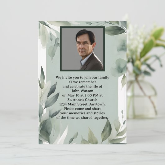 Foto-Gedenkstätte für Grün und Weiß-Blätter Einladung (Stehend Vorderseite)