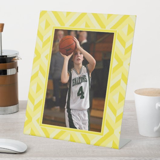 Foto Gelb dreiteiliges Diamantmuster Sockelschild (In Situ)