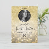 FOTO Gold Glitzer Bokeh Lights Sweet 16 Party Einladung (Stehend Vorderseite)
