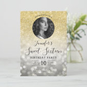 FOTO Gold Glitzer Silver Bokeh Lights Sweet 16 Einladung (Stehend Vorderseite)