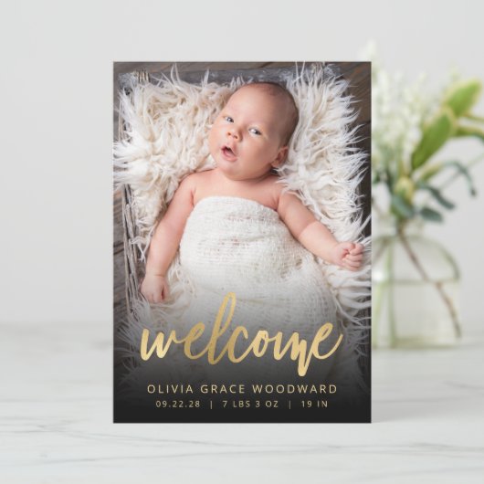 Foto Gold Script Black Willkommensgeburt Ankündigung (Stehend Vorderseite)