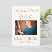 Foto Graduate Class 20XX Braun und Weiß Einladung (Stehend Vorderseite)