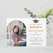 Foto Graduation Party Elegantes Gold-Script-Design Einladung (Stehend Vorderseite)