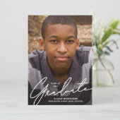 Foto Graduation Party für einfaches Skriptweißes O Einladung (Stehend Vorderseite)