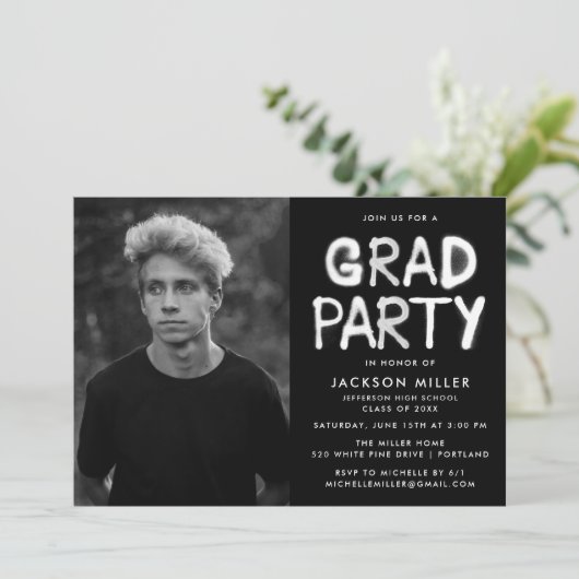 Foto-Graduationspartei für weißes Spray Einladung (Stehend Vorderseite)