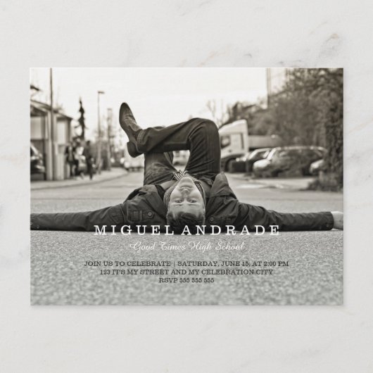Foto-Graduierungsparty Boys Moderne Einladungspostkarte (Vorderseite)