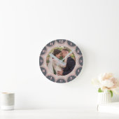 Foto Grau Korallenrosa Sunburst Personalisiert Runde Wanduhr (Zuhause)