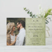 Foto Green Damask Monogram Wedding Einladung (Stehend Vorderseite)