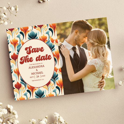 Foto Groovy Retro 70er Floral Wedding Save The Date
