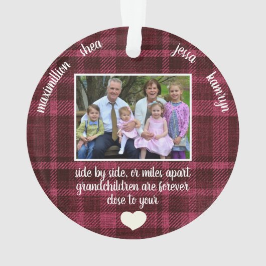 Foto Großkinder Nah zu Ihrem Herzen Karierte Weihn Ornament (Rückseite)